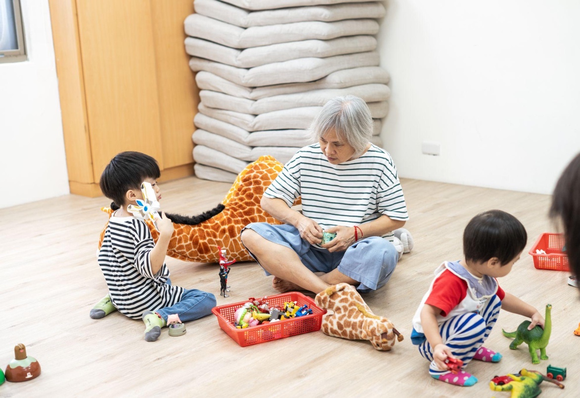 台北場托育服務，孩童在教室玩耍